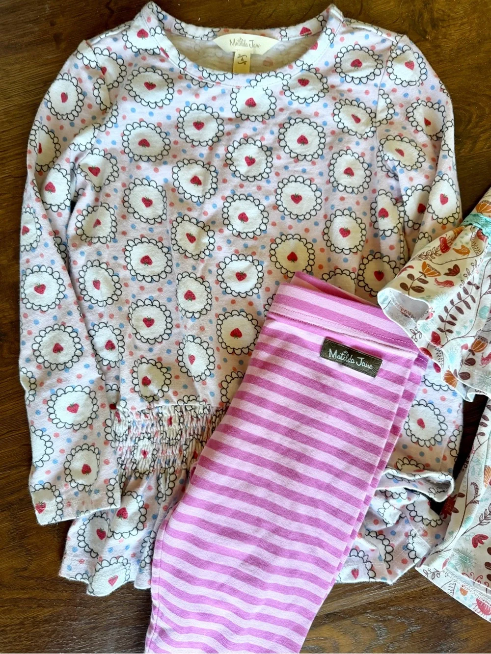Matilda Jane Girls Bundle Size 4 Floral Bell Sleeve Top Leggings Strawberry Top